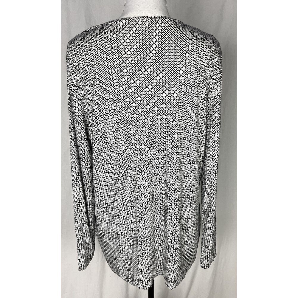 Chico's Womens 2 Pullover Top Soft Stretch Long Sleeve Geo Print Ivory Black - Picture 2 of 6
